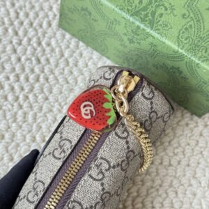 【AT1728】GUCCI/グッチの新しい女性用クリーム/ウッドカラーの帆布製イチゴのジッパーコインケース