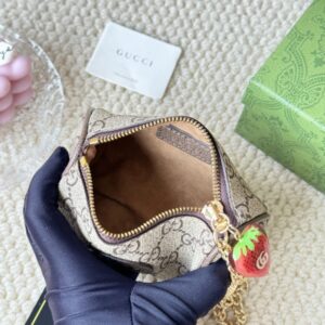 【AT1728】GUCCI/グッチの新しい女性用クリーム/ウッドカラーの帆布製イチゴのジッパーコインケース