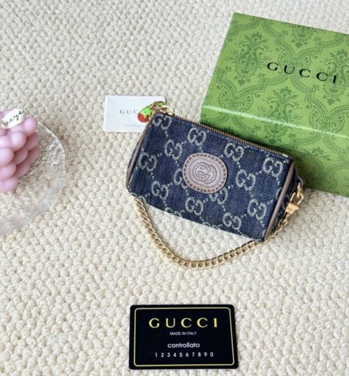 【AT1730】GUCCI/グッチ新作、女性向けのベージュ/ウッドカラーのキャンバス製、苺のジップポケット付きの小銭入れwallet