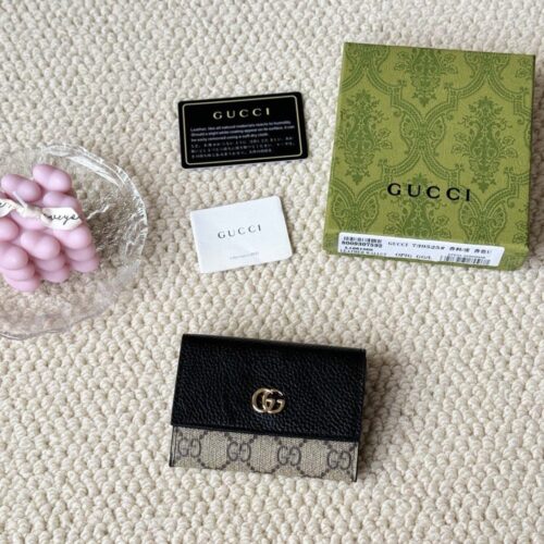 【AT1734】Gucciが新しいミニ財布を発売しました。カード入れ付きでとても可愛いです。