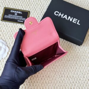 【AT1744】最もクラシックなカードケース、コインケース、シャネルのクラシックフラップカードホルダー。キャビアスキン、カードケースとコインケースが一体化されており、裏側にポケットが付いています。