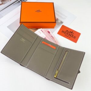 【AT1761】エルメスのベアンウォレットは、エプソムレザーで作られたミニ財布です。