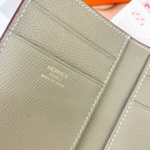 【AT1761】エルメスのベアンウォレットは、エプソムレザーで作られたミニ財布です。