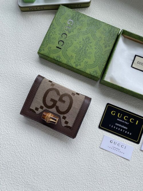 【AT1762】GUCCIダイアナ竹ノード新作財布フルジップ財布は、ブランドの独自の要素を組み合わせ、竹ノードを工芸的に飾り付けた、ブランドをよく表す要素を取り入れた財布です。