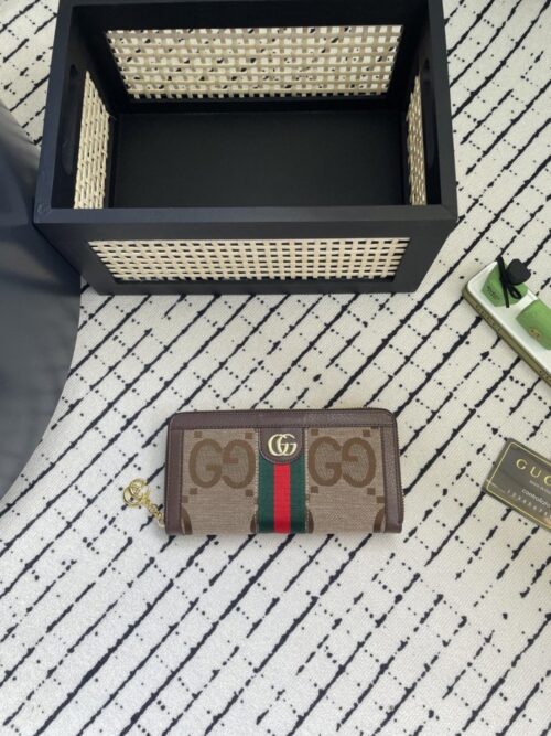 【AT1793】GUCCIのDiana竹節の新しいウォレットは、ブランドの非常に識別可能な要素を融合した全面ジップ式のウォレットで、竹節の職人技で飾られています。