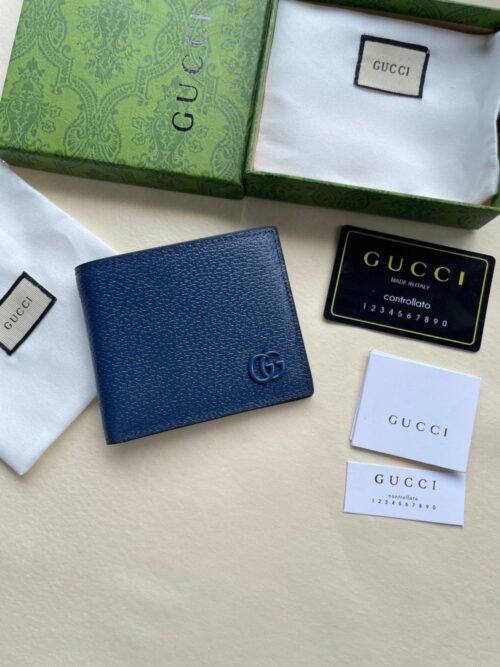 【AT1809】GUCCI 🇮🇹 マネークリップは、柔らかいブラックレザーを使用し、クラシックな効果を演出。金銀色調のダブルGディテールがモダンなファッションを際立たせます。