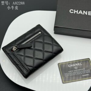 【AT1833】Chanel シャネル クラシックシリーズのCFミニフラップ財布は、ベテランの香粉の大好きなアイテムで、長い間人気を保っていることから真の愛情が伺えます。一針一針完璧な再現で、細部まで完璧さを保ち、申し分のない洗練されたデザイン！