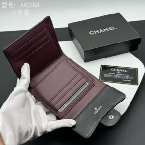 【AT1833】Chanel シャネル クラシックシリーズのCFミニフラップ財布は、ベテランの香粉の大好きなアイテムで、長い間人気を保っていることから真の愛情が伺えます。一針一針完璧な再現で、細部まで完璧さを保ち、申し分のない洗練されたデザイン！