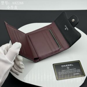 【AT1833】Chanel シャネル クラシックシリーズのCFミニフラップ財布は、ベテランの香粉の大好きなアイテムで、長い間人気を保っていることから真の愛情が伺えます。一針一針完璧な再現で、細部まで完璧さを保ち、申し分のない洗練されたデザイン！