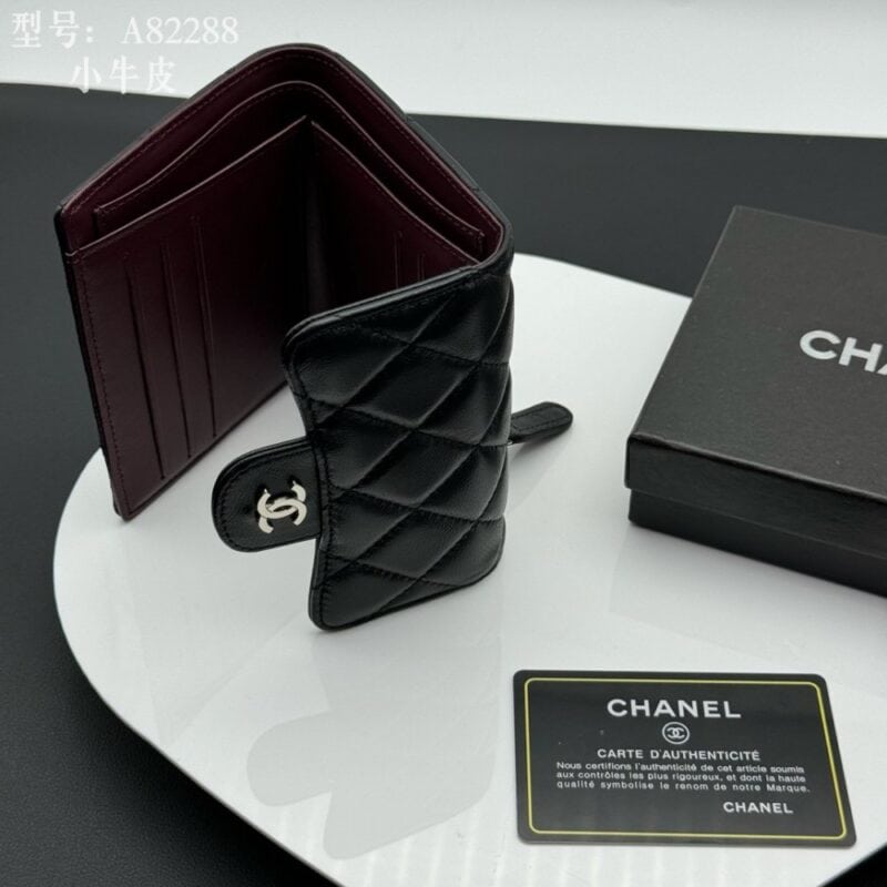 【AT1833】Chanel シャネル クラシックシリーズのCFミニフラップ財布は、ベテランの香粉の大好きなアイテムで、長い間人気を保っていることから真の愛情が伺えます。一針一針完璧な再現で、細部まで完璧さを保ち、申し分のない洗練されたデザイン！