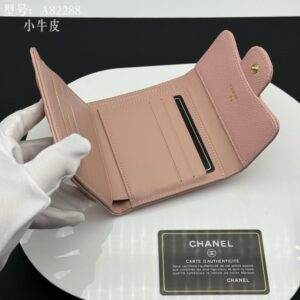 【AT1834】Chanel シャネルクラシック シリーズの CF サイズの口蓋付き財布は、シニア香粉ファンのお気に入りアイテムです。長年にわたって人気が続くのは真の愛の証です。一針一針、完璧なディテールを再現し、細部まで洗練されています。精巧で文句の付けようがありません！