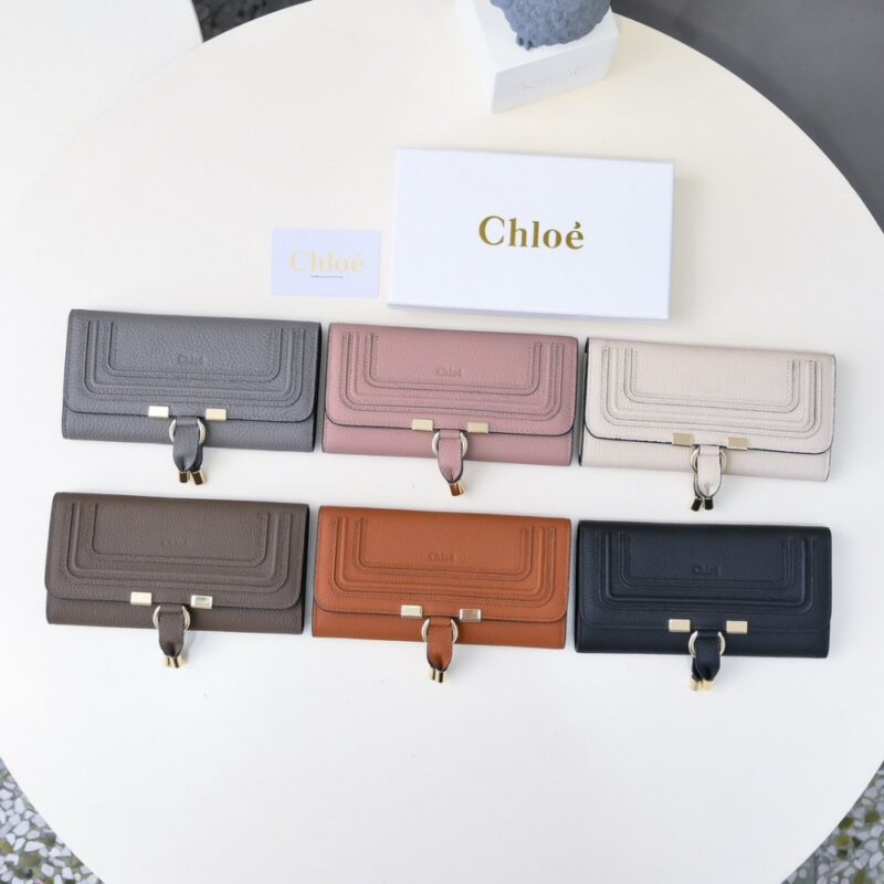 【AT1835】ChloeブランドのクラシックなMarcieウォレット、ヴィンテージ金具とスエードタッセル付き