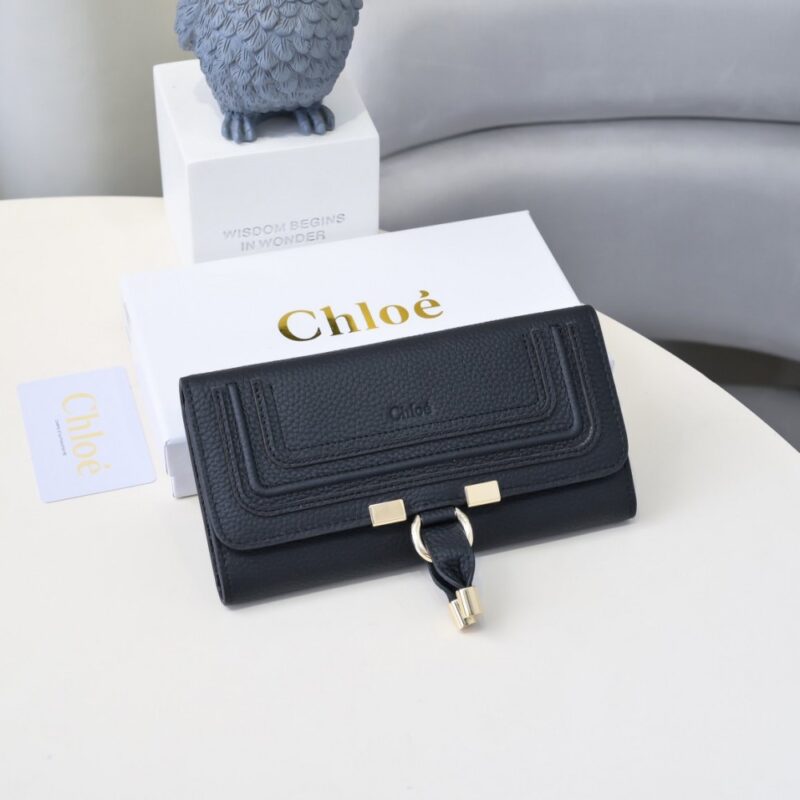 【AT1835】ChloeブランドのクラシックなMarcieウォレット、ヴィンテージ金具とスエードタッセル付き