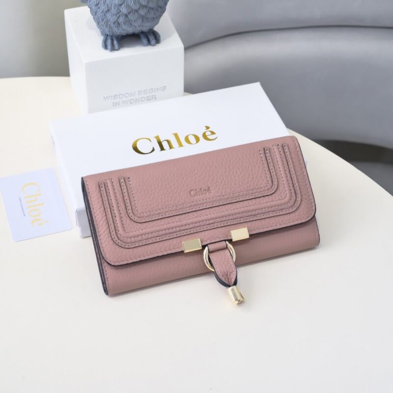 【AT1835】ChloeブランドのクラシックなMarcieウォレット、ヴィンテージ金具とスエードタッセル付き
