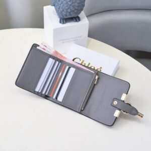 【AT1837】ChloeブランドのクラシックMarcie財布、ヴィンテージ金具とタッセルチャーム