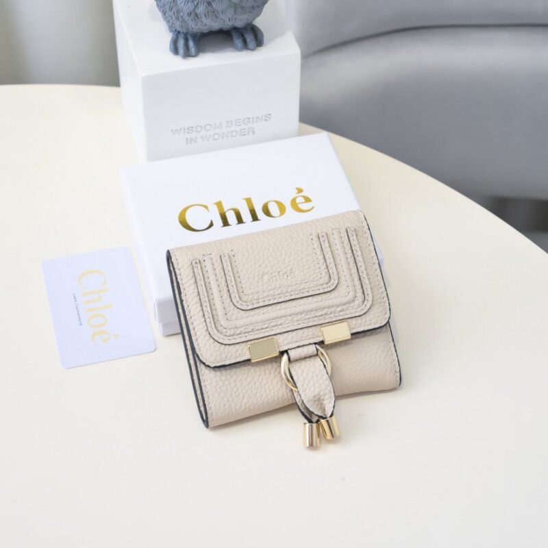 【AT1837】ChloeブランドのクラシックMarcie財布、ヴィンテージ金具とタッセルチャーム