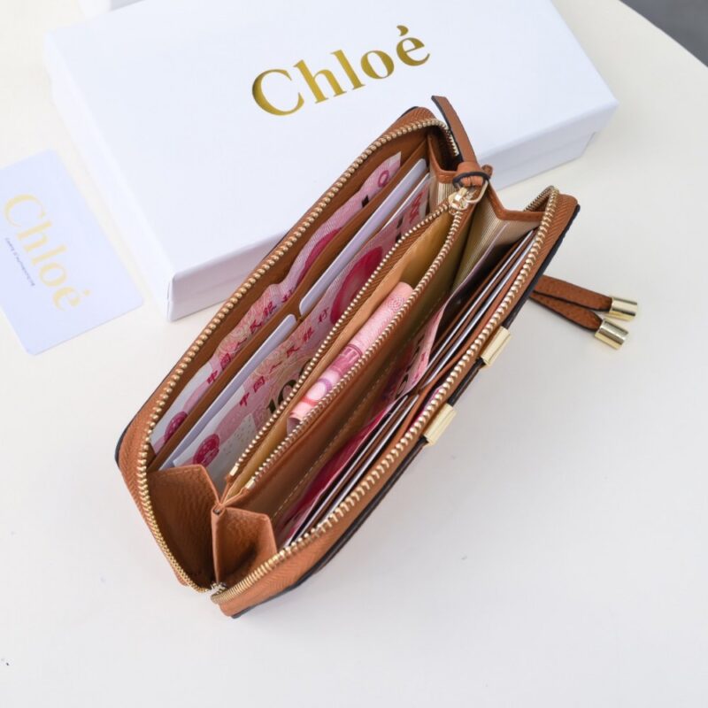 【AT1838】ChloeブランドのクラシックなMarcie財布、レトロ金具とスエードタッセル。
