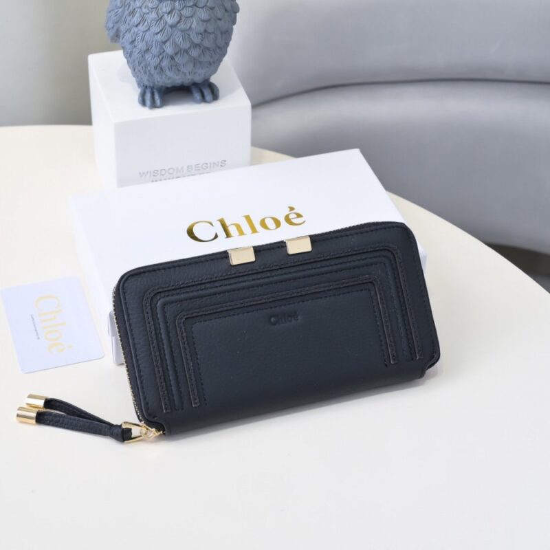 【AT1838】ChloeブランドのクラシックなMarcie財布、レトロ金具とスエードタッセル。