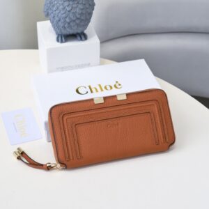 【AT1838】ChloeブランドのクラシックなMarcie財布、レトロ金具とスエードタッセル。