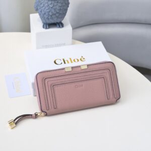 【AT1838】ChloeブランドのクラシックなMarcie財布、レトロ金具とスエードタッセル。