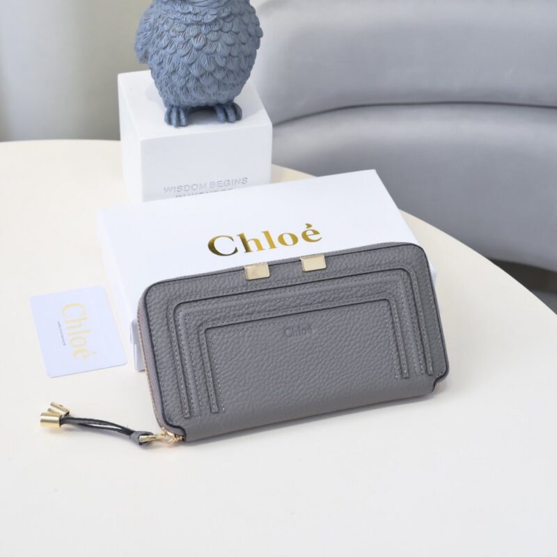 【AT1838】ChloeブランドのクラシックなMarcie財布、レトロ金具とスエードタッセル。