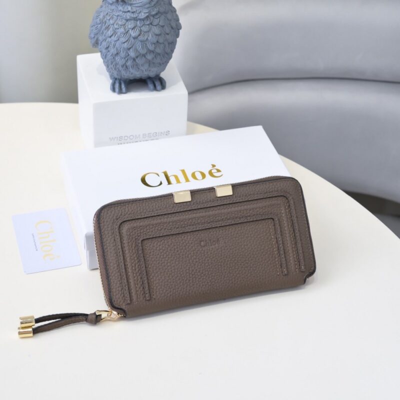 【AT1838】ChloeブランドのクラシックなMarcie財布、レトロ金具とスエードタッセル。