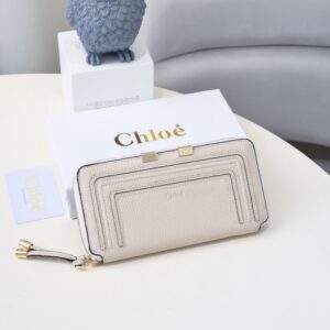 【AT1838】ChloeブランドのクラシックなMarcie財布、レトロ金具とスエードタッセル。