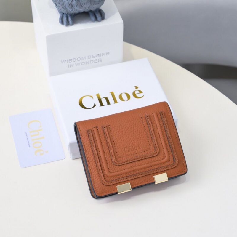 【AT1840】ChloeのクラシックMarcie財布、レトロな金具とスエードフリンジディテール
