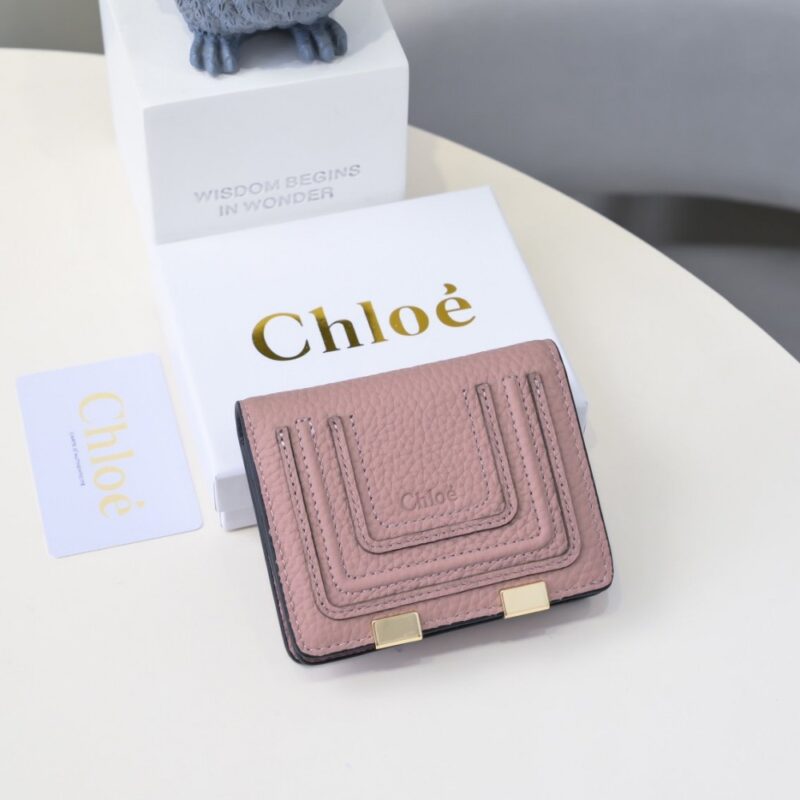 【AT1840】ChloeのクラシックMarcie財布、レトロな金具とスエードフリンジディテール
