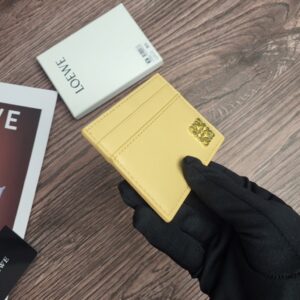 【AT1843】LOEWEの美しいアナグラム シェーンカードホルダーが3色。