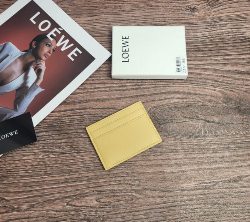 【AT1843】LOEWEの美しいアナグラム シェーンカードホルダーが3色。