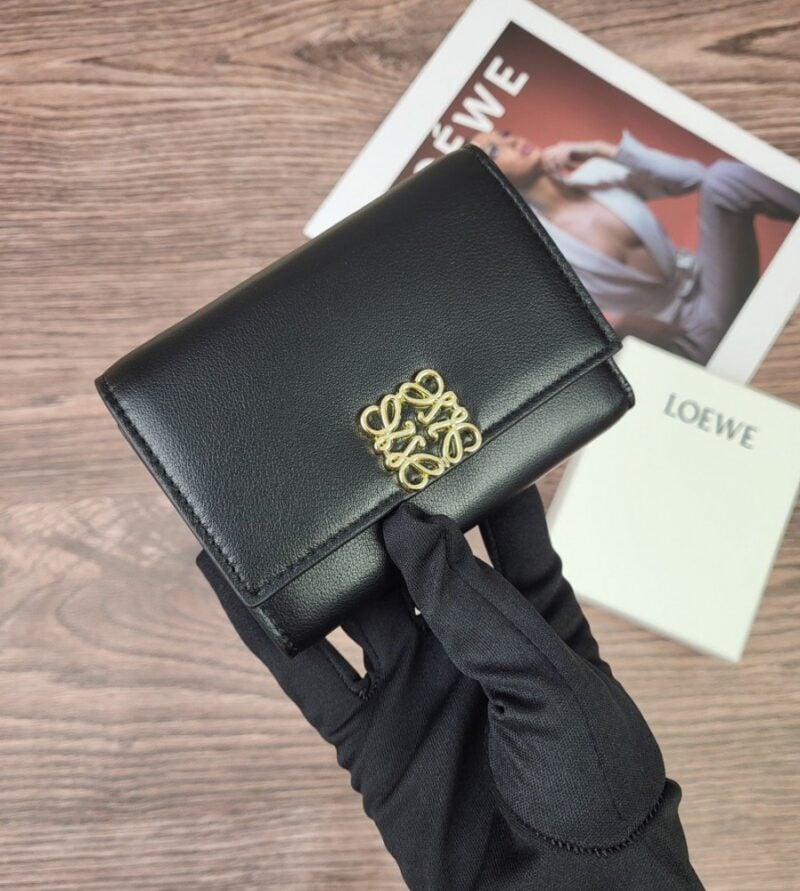 【AT1844】LOEWE 三つ折り財布は、折りたたみ式のファッション財布で、レディース用です。