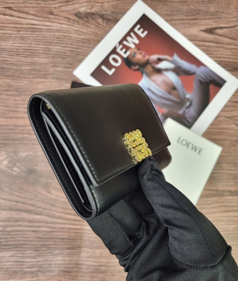 【AT1844】LOEWE 三つ折り財布は、折りたたみ式のファッション財布で、レディース用です。