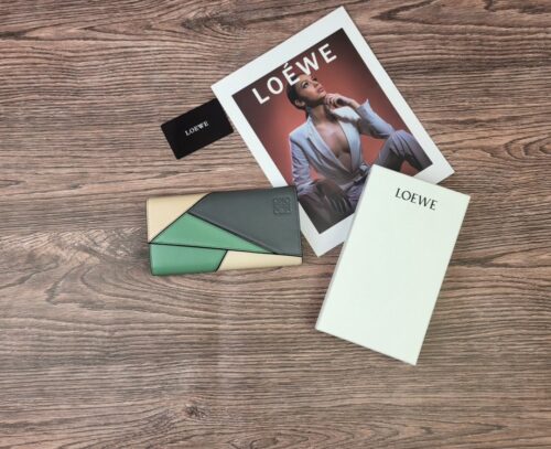 【AT1851】LOEWE（ロエベ）のパズルロングホリゾンタルウォレット