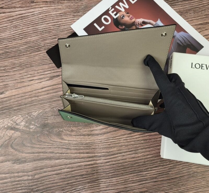 【AT1851】LOEWE（ロエベ）のパズルロングホリゾンタルウォレット