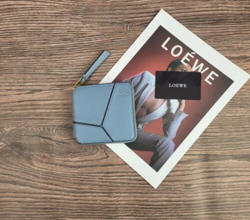 【AT1862】LOEWEロエベの二つ折り財布、ラウンドファスナー、アナグラム、スクエア