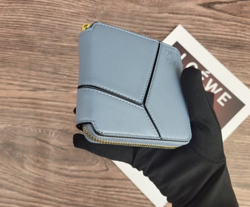 【AT1862】LOEWEロエベの二つ折り財布、ラウンドファスナー、アナグラム、スクエア