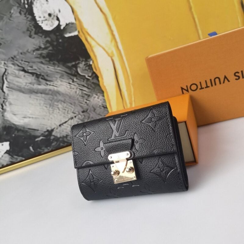 【AT1869】LVのこのMétis小さい財布は、柔らかいMonogram Empreinteレザーで作られ、クラシックなMonogramパターンが施されており、Métisレザーグッズコレクションからインスピレーションを受けています。