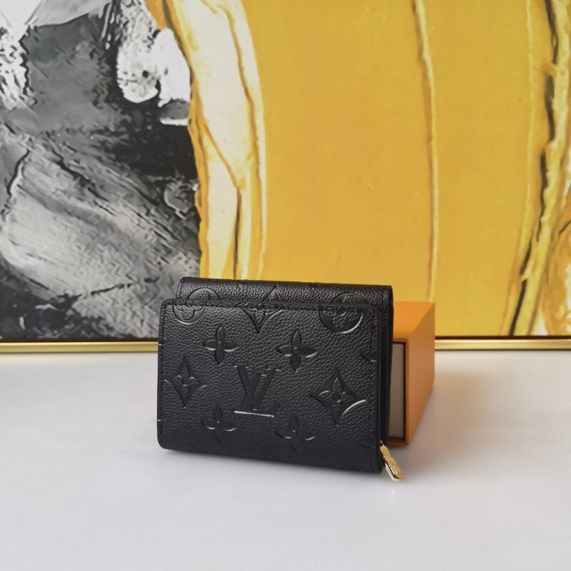 【AT1869】LVのこのMétis小さい財布は、柔らかいMonogram Empreinteレザーで作られ、クラシックなMonogramパターンが施されており、Métisレザーグッズコレクションからインスピレーションを受けています。