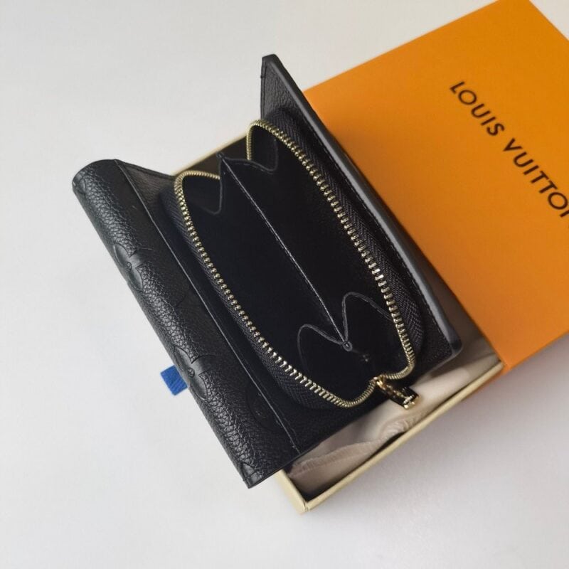 【AT1869】LVのこのMétis小さい財布は、柔らかいMonogram Empreinteレザーで作られ、クラシックなMonogramパターンが施されており、Métisレザーグッズコレクションからインスピレーションを受けています。