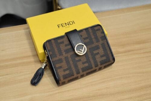 【AT1892】Fendi財布の人気アイテム、二つ折り財布。