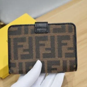 【AT1892】Fendi財布の人気アイテム、二つ折り財布。