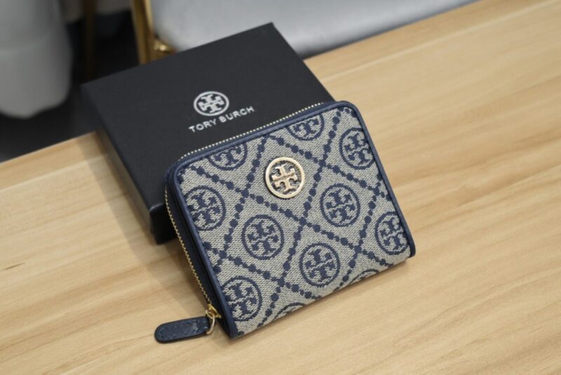【AT1894】Tory Burchの新しいモダンユーティリティ財布カードホルダー。