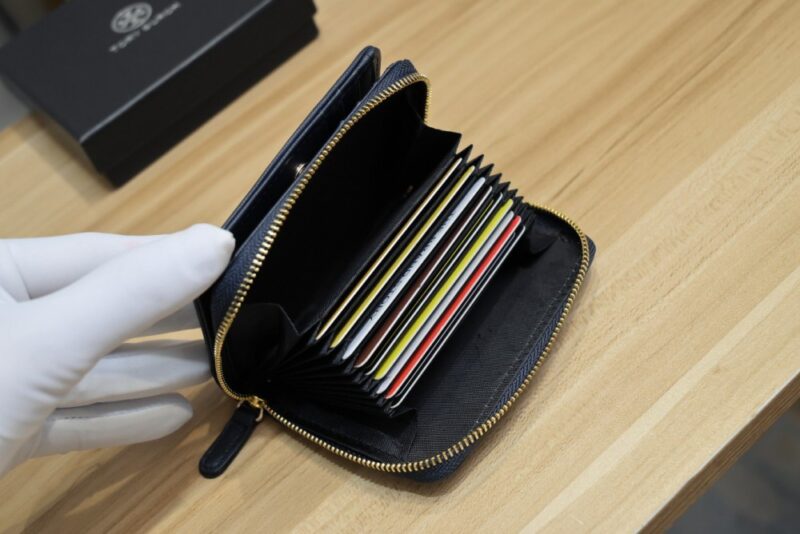 【AT1894】Tory Burchの新しいモダンユーティリティ財布カードホルダー。