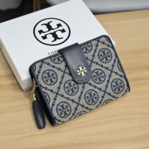【AT1895】Tory Burchの新しいモダンユーティリティウォレットカードホルダーについてのものです。