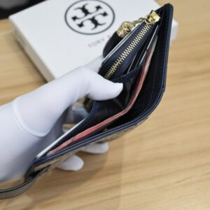 【AT1895】Tory Burchの新しいモダンユーティリティウォレットカードホルダーについてのものです。