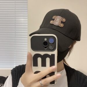【AT2045】Celine（セリーヌ）の新作クラシックカジュアルトレンドアイテム、コーデュロイのシンプルなベースボールキャップ🧢日韓スタイルで、どんなコーデにもばっちり！旅行に行くとき、絶対手に入れたいアイテムです。