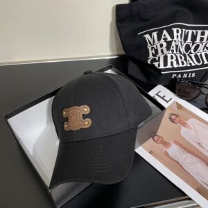 【AT2045】Celine（セリーヌ）の新作クラシックカジュアルトレンドアイテム、コーデュロイのシンプルなベースボールキャップ🧢日韓スタイルで、どんなコーデにもばっちり！旅行に行くとき、絶対手に入れたいアイテムです。