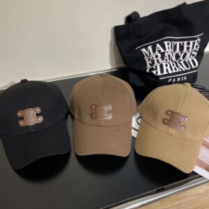 【AT2045】Celine（セリーヌ）の新作クラシックカジュアルトレンドアイテム、コーデュロイのシンプルなベースボールキャップ🧢日韓スタイルで、どんなコーデにもばっちり！旅行に行くとき、絶対手に入れたいアイテムです。
