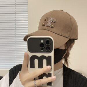 【AT2046】Celine セリーヌの新しいクラシックなカジュアルトレンドアイテム、コーデュロイのシンプルなベースボールキャップが登場しました🧢。日韓風スタイルで、どんなコーディネートにもぴったり！旅行に出かける際に必ず手に入れたいアイテムです。